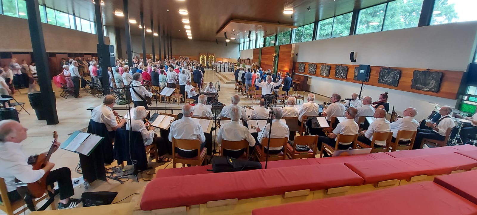 Opluisteren eucharistieviering in de Sint-Stefanuskerk